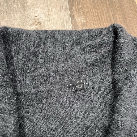 THEORY Riva Women Gray 100% Cashmere Cowl Neck Sweater Size Small Button Accent - Picture 5 of 8